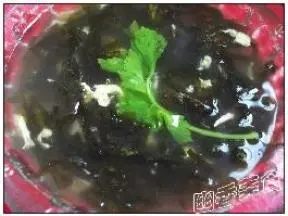 蛋黄虾皮紫菜汤