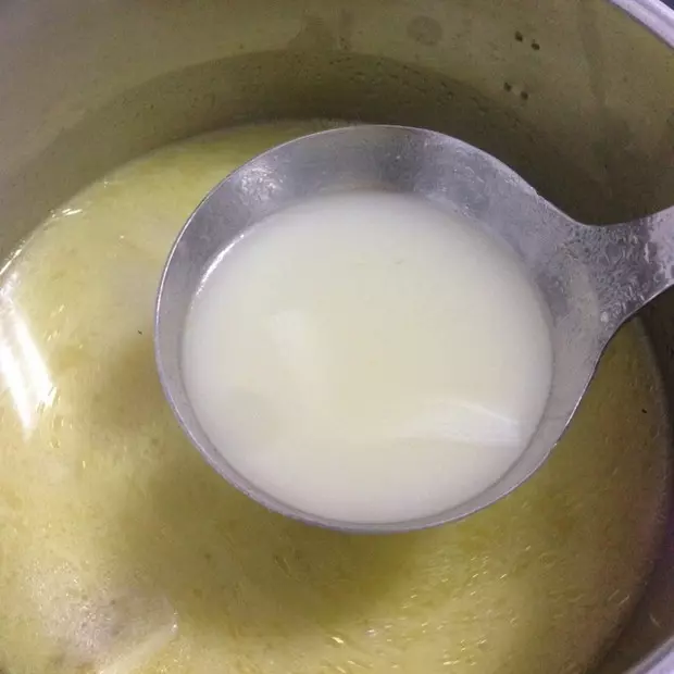 奶白鯽魚湯（只加蔥、姜、白鬍椒粉）