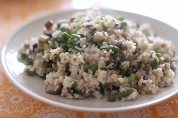 蒜薹茄泥肉末炒饭