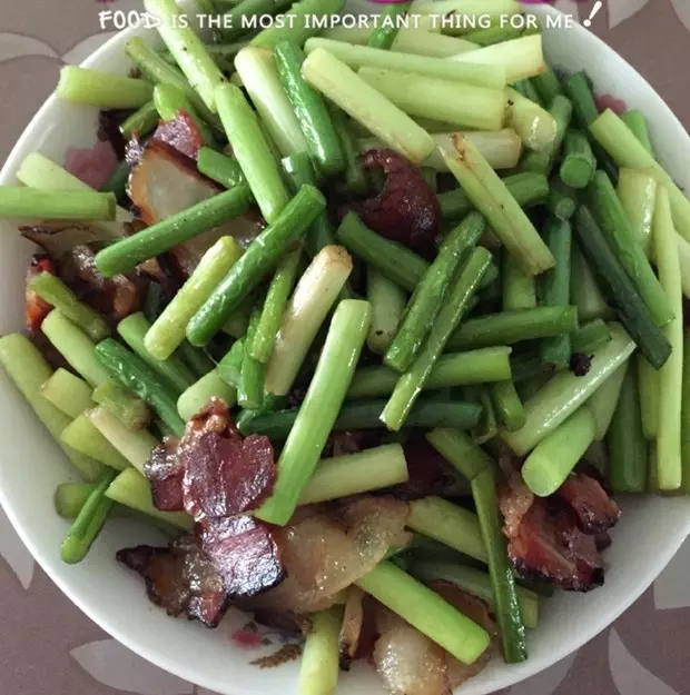 蒜苔炒燻肉