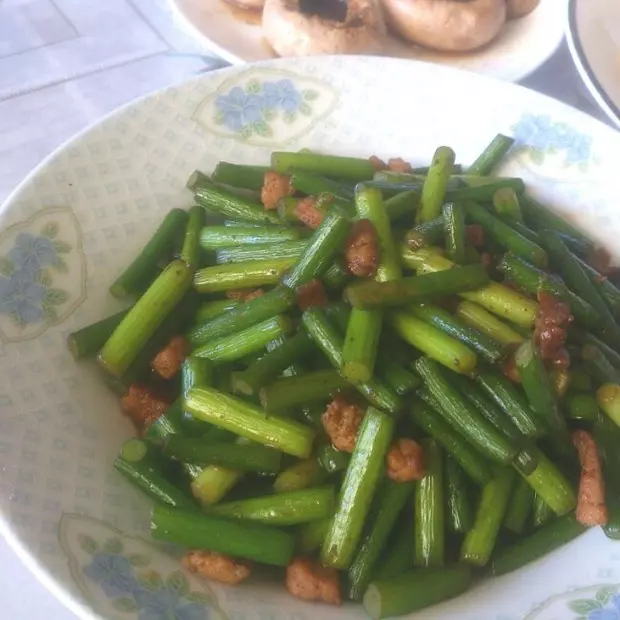 肉沫蒜薹–簡單美味快手菜