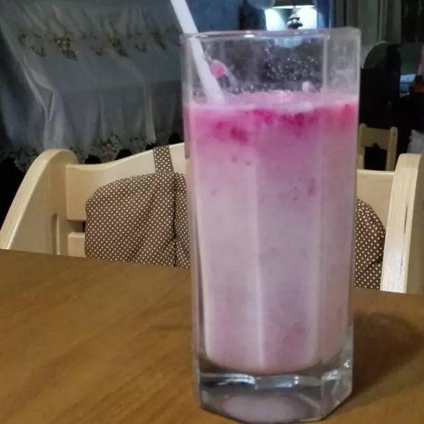 粉红佳人～火龙果梨汁
