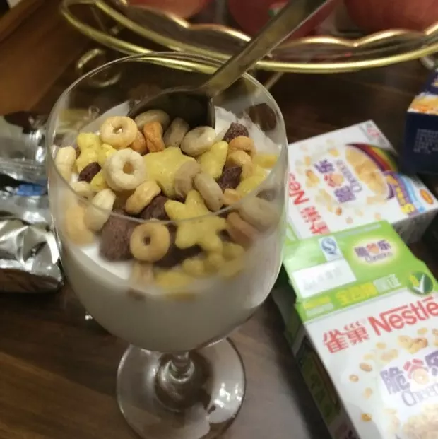 自制水果五谷酸奶减肥餐（原创）