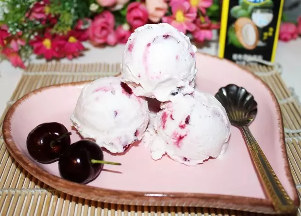 椰香樱桃冰淇淋