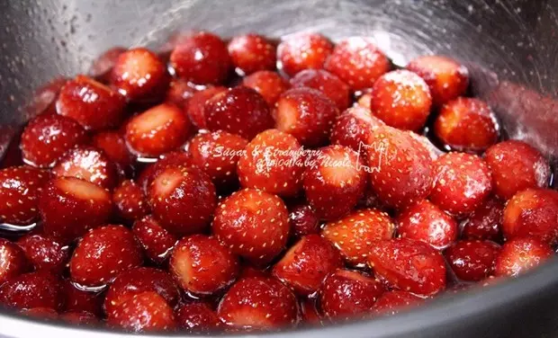 糖渍草莓（无火版草莓酱制法）的完美比例（イチゴの砂糖渍け）