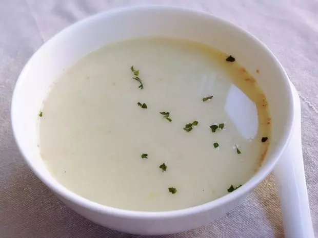 口感滑爽的白花菜浓汤