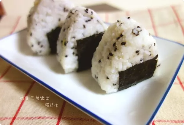 鸡蛋三角饭团