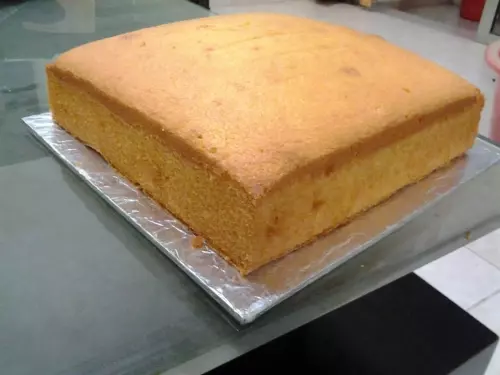 < 傳統牛油蛋糕 / Traditional Butter Cake >