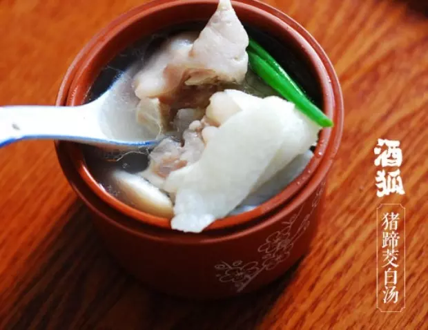 月子餐：豬蹄茭白湯（傳統催乳佳品）