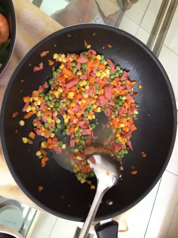 胡蘿蔔玉米豌豆炒火腿