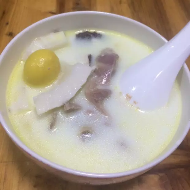 牛奶椰子煲雞湯