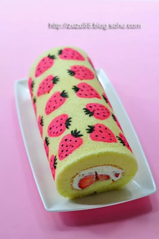 彩绘草莓蛋糕卷