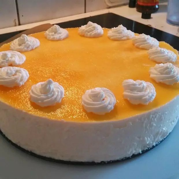 黄桃酸奶慕斯蛋糕