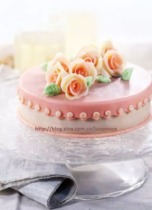 巧克力玫瑰装饰蛋糕