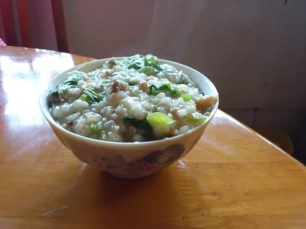 芥菜蝦米瘦肉蘑菇粥