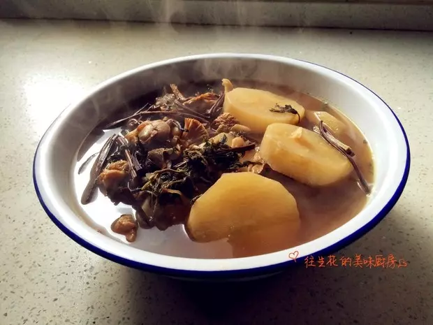 菌菇干菜萝卜汤