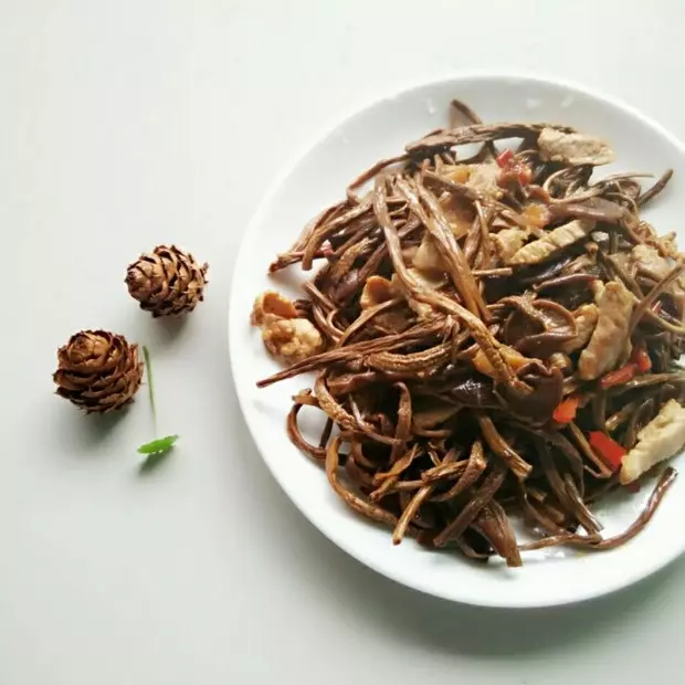 老饶家丨茶树菇烧肉