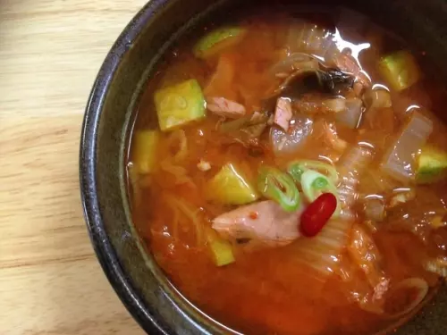 韩式鲔鱼泡菜汤참치김치찌개，简单做料理