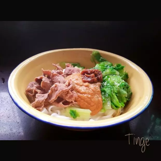 一碗正宗的潮州牛肉灌粿条/米粉/面(沙茶拌粿条/米粉/面)