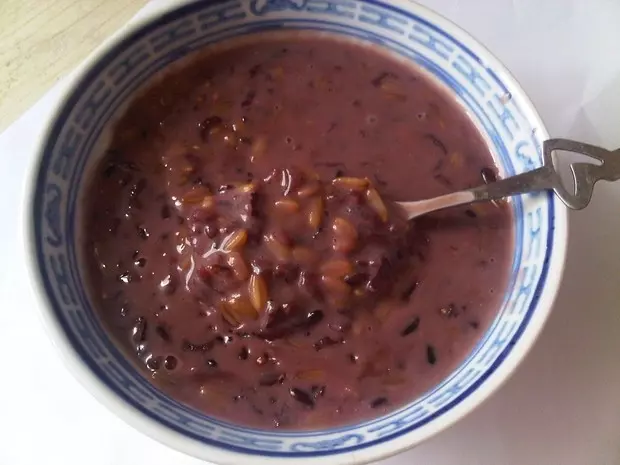 燕麦牛奶紫米粥