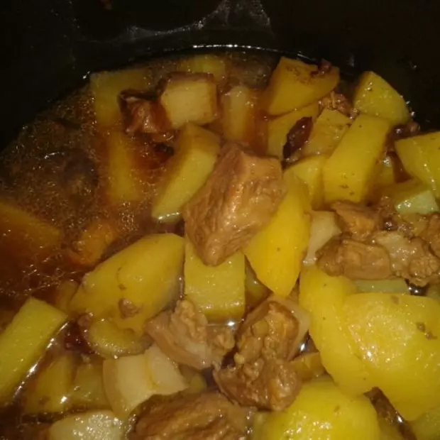 土豆炖猪肉（电饭锅版）