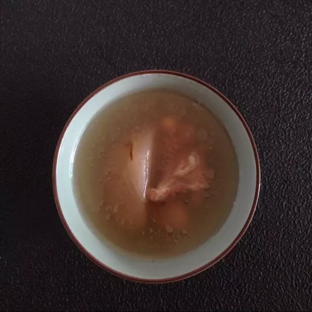 苹果梨花生猪骨汤