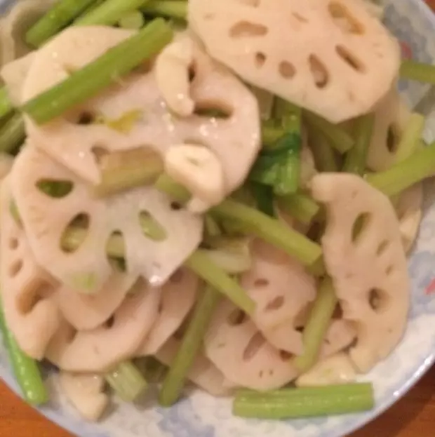 藕片炒芹菜