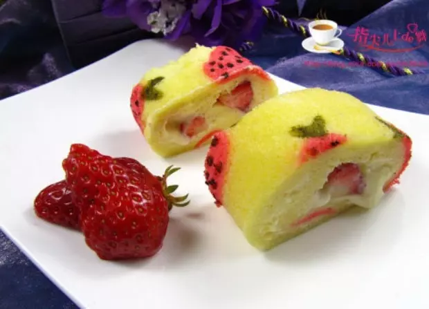 草莓彩繪蛋糕卷
