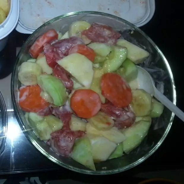 自製水果蔬菜酸奶沙拉