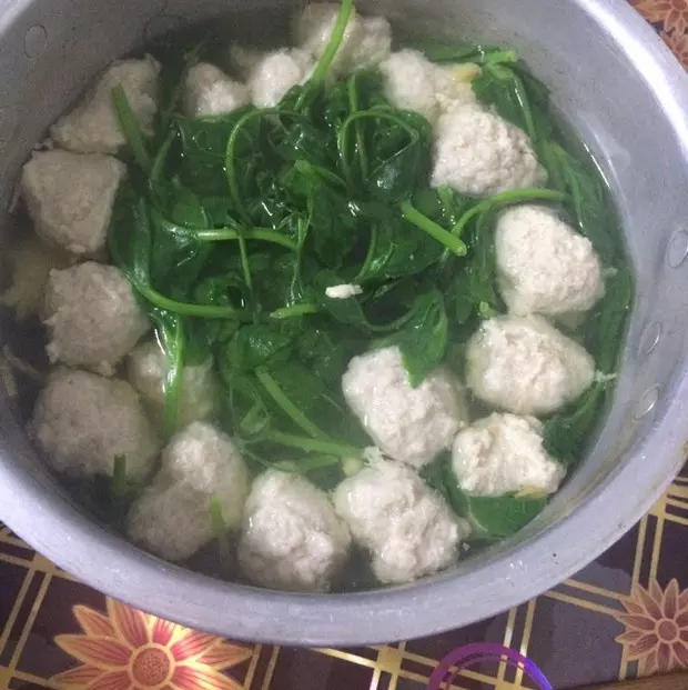 豆苗丸子湯