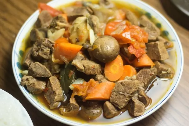 胡萝卜/土豆炖牛肉