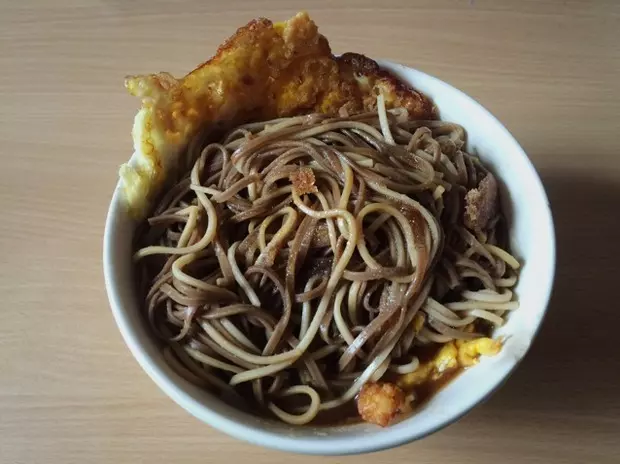 醬油煎蛋蕎麥麵