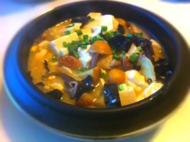 香菇木耳豆腐煲
