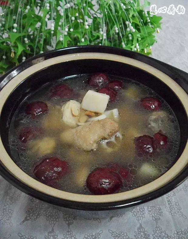 杏鮑菇黑豆蓮藕煲雞湯