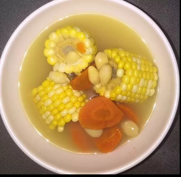 玉米、胡萝卜、银杏果（白果）汤