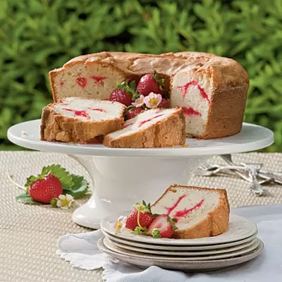 Strawberry Swirl Cream Cheese Pound Cake草莓漩涡英镑奶油芝士蛋糕