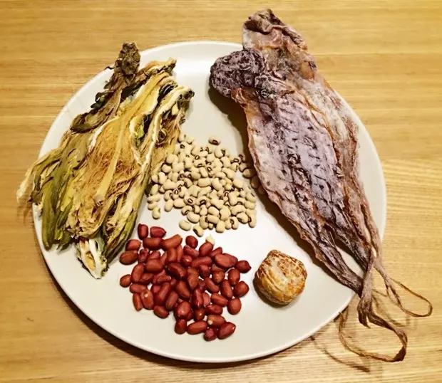 霸王花眉豆花生章魚煲瘦肉