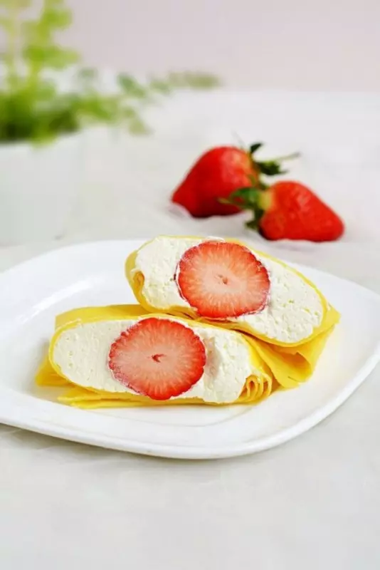 草莓班戟——平底不粘锅就可以搞定的经典甜品