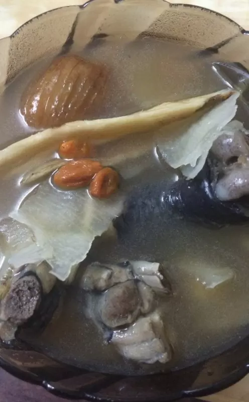 药膳乌鸡汤