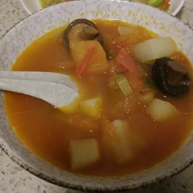 番茄白萝卜香菇汤(减肥餐)