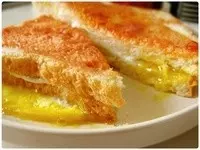 【1分钟懒人早餐】微波鸡蛋三明治