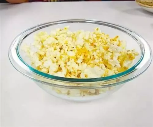 不用洗鍋子就可以快速做出便宜又脆口的自製爆米花？天底下就是有這麼好的事啊！