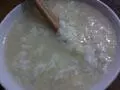 营养鸡蛋小米粥的做法