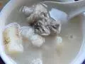 臭参排骨汤的做法