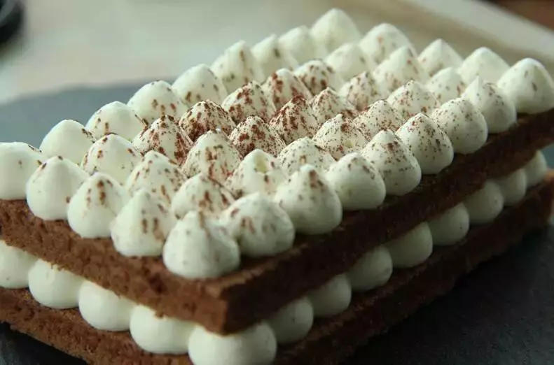 超級簡單的巧克力裱花蛋糕