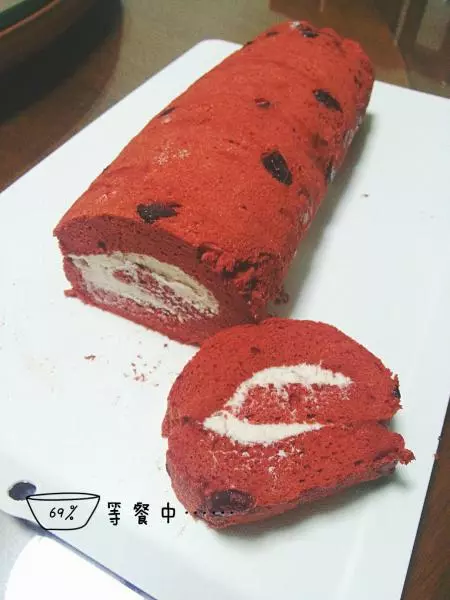 红丝绒草莓酱蛋糕卷