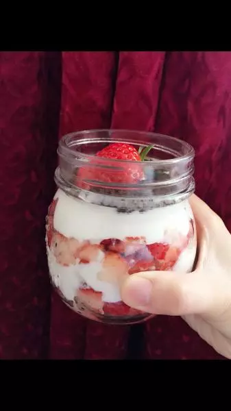 奥利奥草莓酸奶