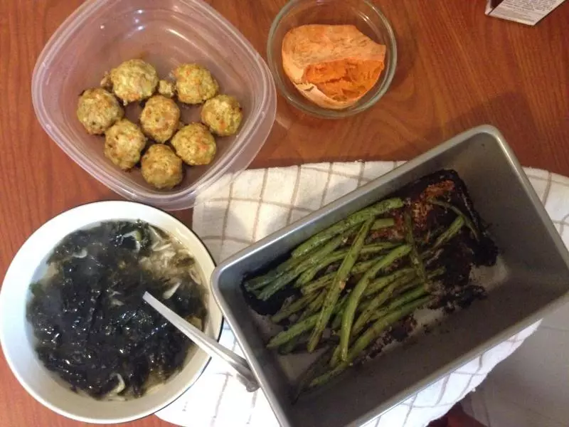 减脂午餐2：干煸豆角+肉丸+地瓜+紫菜虾皮汤