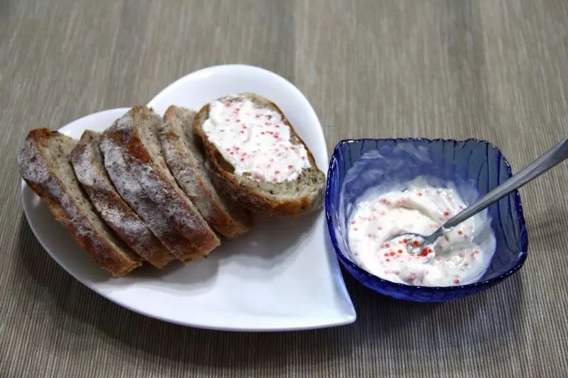 《昨日的美食》之明太子酸奶油抹醬和法國麵包