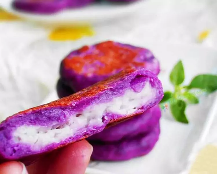 香糯的紫薯香芋饼